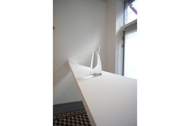 Les Circonstances - 2011 - plywood, acrylic, carafe, water - exhibition Abre at the publishing house Analogues - Arles